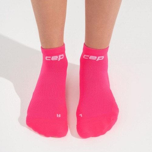Женские компрессионные короткие носки CEP арт. C095W-4, цвет розовый